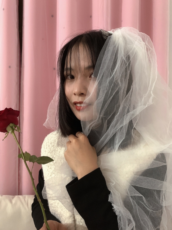 持紫菜包饭的女孩的第一张照片--政和交友网